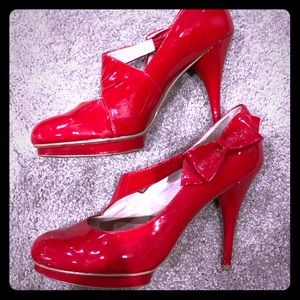 Red heels with bow accent on the side